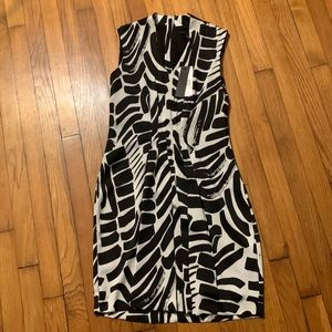 NEW Kenneth Cold black and white dress size 4 silky flattering fit